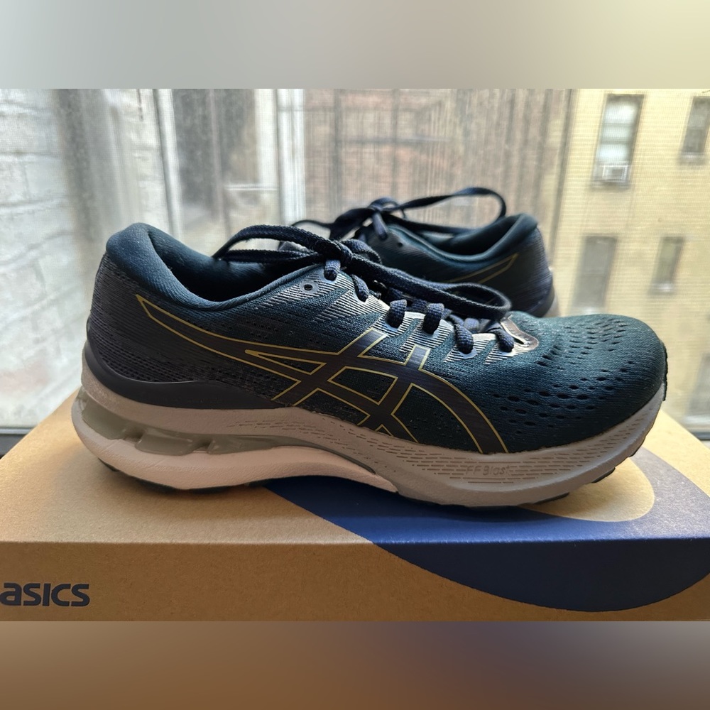 Asics Kayano 20 - Size 7 - LIKE NEW